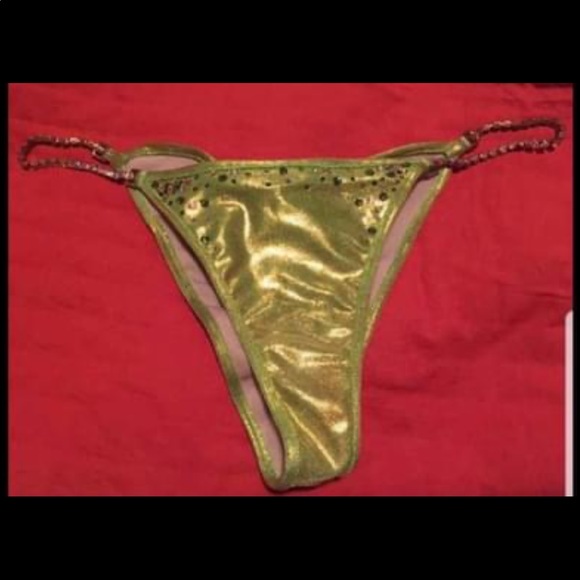 Competition bikini - Picture 2 of 7